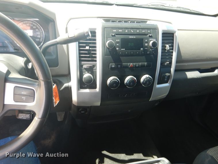 image for item HC9016 2010 Dodge Ram 3500  Crew Cab flatbed pickup truck