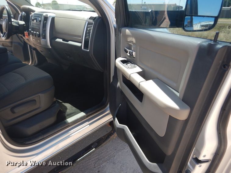 image for item HC9016 2010 Dodge Ram 3500  Crew Cab flatbed pickup truck