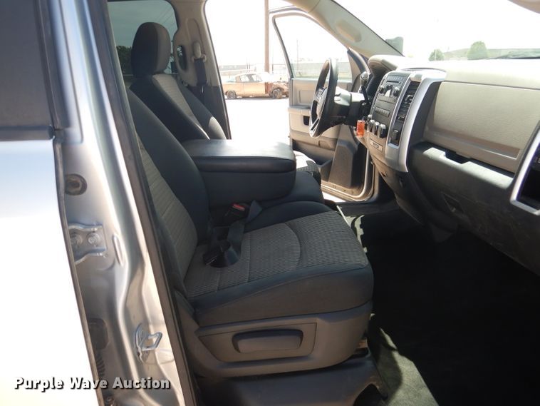 image for item HC9016 2010 Dodge Ram 3500  Crew Cab flatbed pickup truck