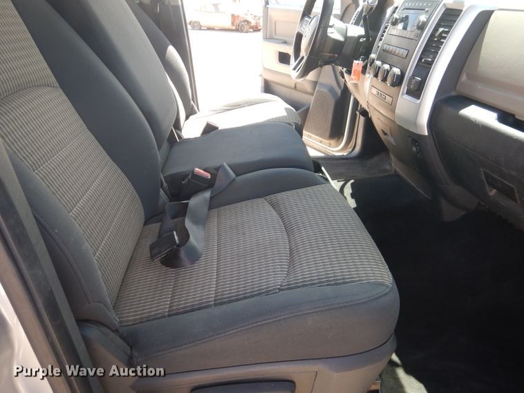 image for item HC9016 2010 Dodge Ram 3500  Crew Cab flatbed pickup truck