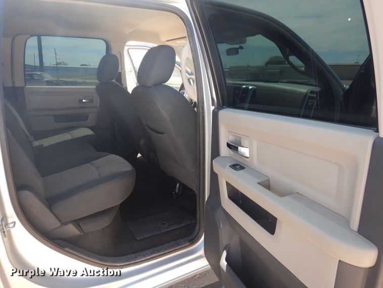 image for item HC9016 2010 Dodge Ram 3500  Crew Cab flatbed pickup truck