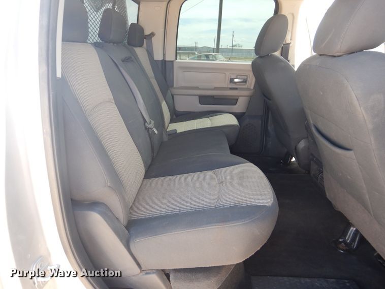 image for item HC9016 2010 Dodge Ram 3500  Crew Cab flatbed pickup truck