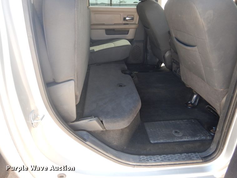 image for item HC9016 2010 Dodge Ram 3500  Crew Cab flatbed pickup truck