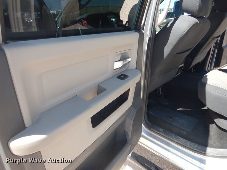 image for item HC9016 2010 Dodge Ram 3500  Crew Cab flatbed pickup truck