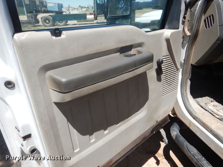 image for item HC9018 2008 Ford F350 Super Duty  utility bed pickup truck