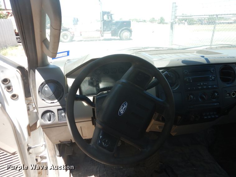 image for item HC9018 2008 Ford F350 Super Duty  utility bed pickup truck