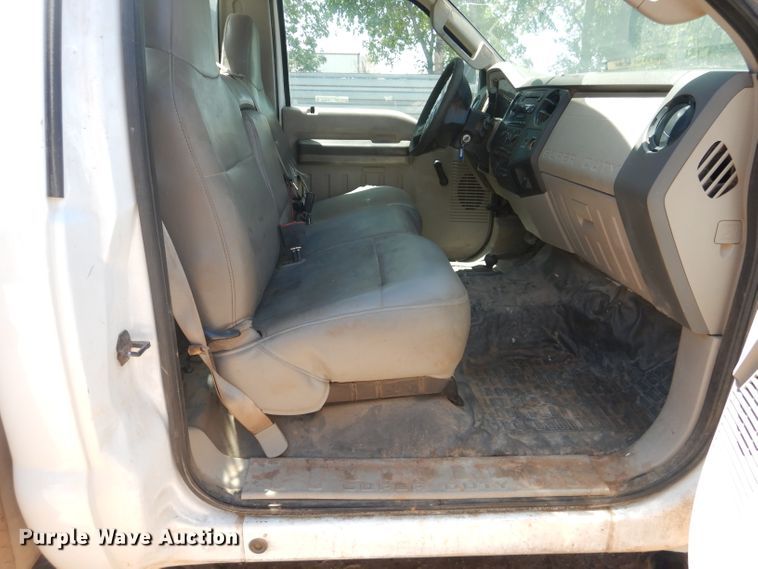 image for item HC9018 2008 Ford F350 Super Duty  utility bed pickup truck