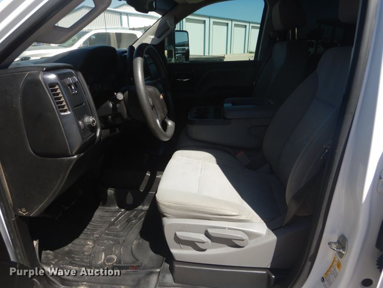 image for item HC9019 2017 Chevrolet Silverado 2500HD  Crew Cab pickup truck