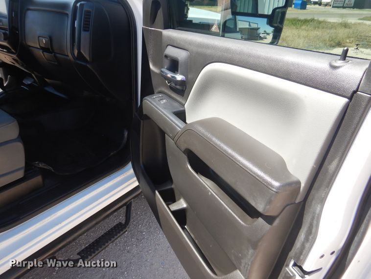 image for item HC9019 2017 Chevrolet Silverado 2500HD  Crew Cab pickup truck