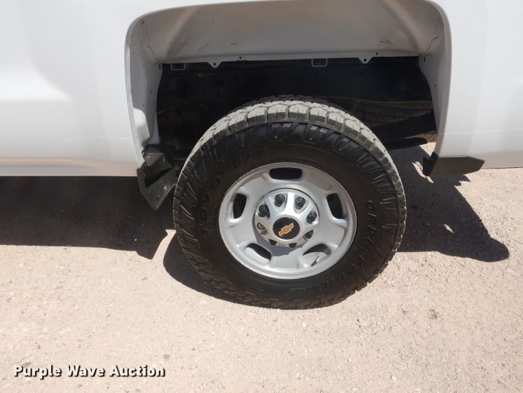 image for item HC9019 2017 Chevrolet Silverado 2500HD  Crew Cab pickup truck