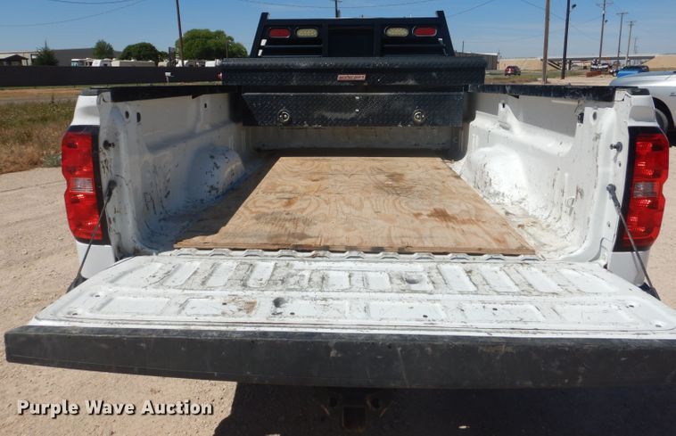 image for item HC9019 2017 Chevrolet Silverado 2500HD  Crew Cab pickup truck