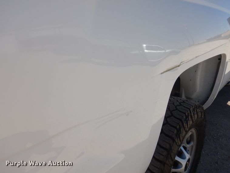 image for item HC9019 2017 Chevrolet Silverado 2500HD  Crew Cab pickup truck