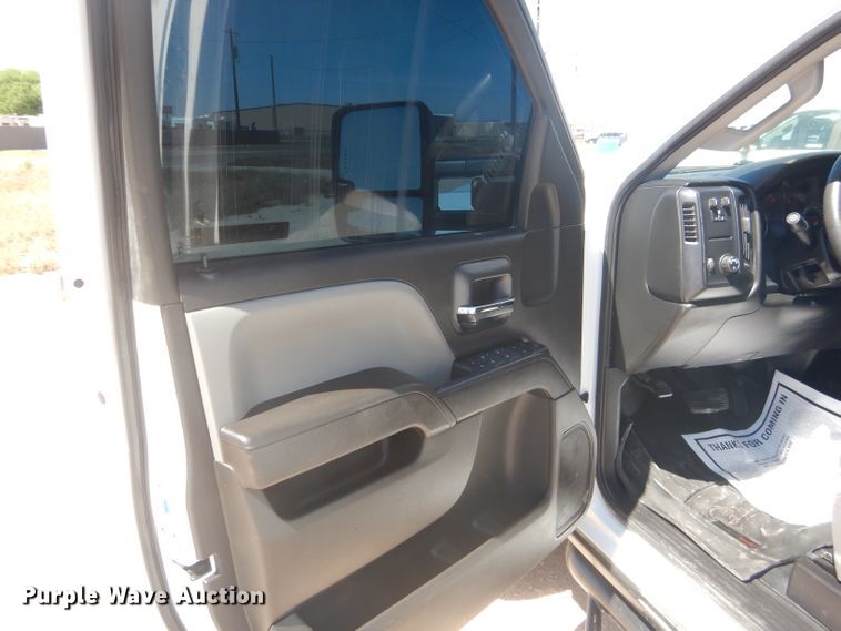 image for item HC9020 2017 Chevrolet Silverado 2500HD  Crew Cab pickup truck