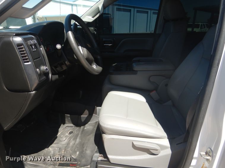 image for item HC9020 2017 Chevrolet Silverado 2500HD  Crew Cab pickup truck