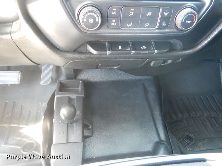 image for item HC9020 2017 Chevrolet Silverado 2500HD  Crew Cab pickup truck