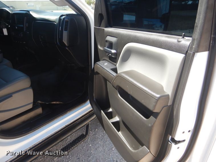 image for item HC9020 2017 Chevrolet Silverado 2500HD  Crew Cab pickup truck