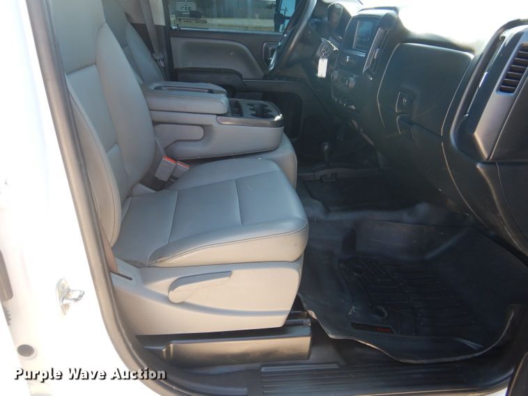 image for item HC9020 2017 Chevrolet Silverado 2500HD  Crew Cab pickup truck