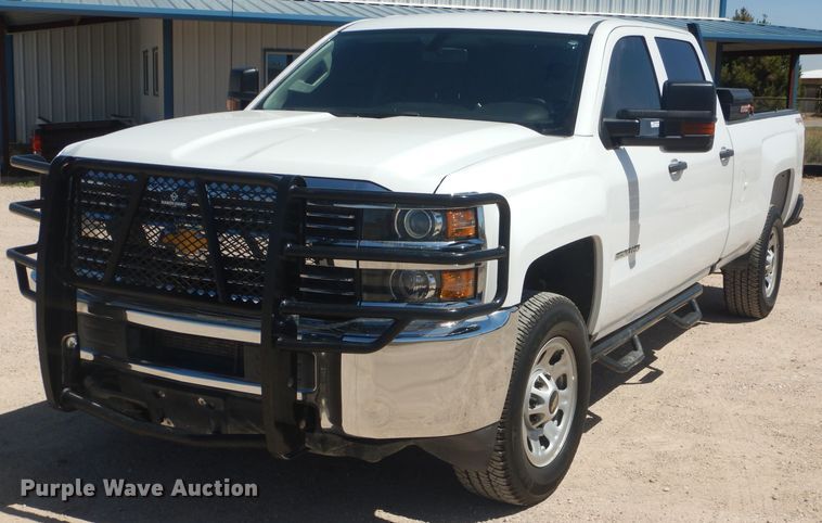 image for item HC9021 2017 Chevrolet Silverado 3500HD  Crew Cab pickup truck