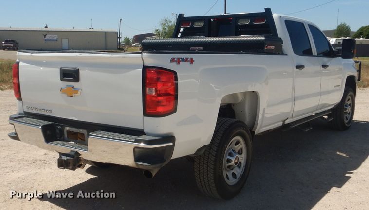 image for item HC9021 2017 Chevrolet Silverado 3500HD  Crew Cab pickup truck