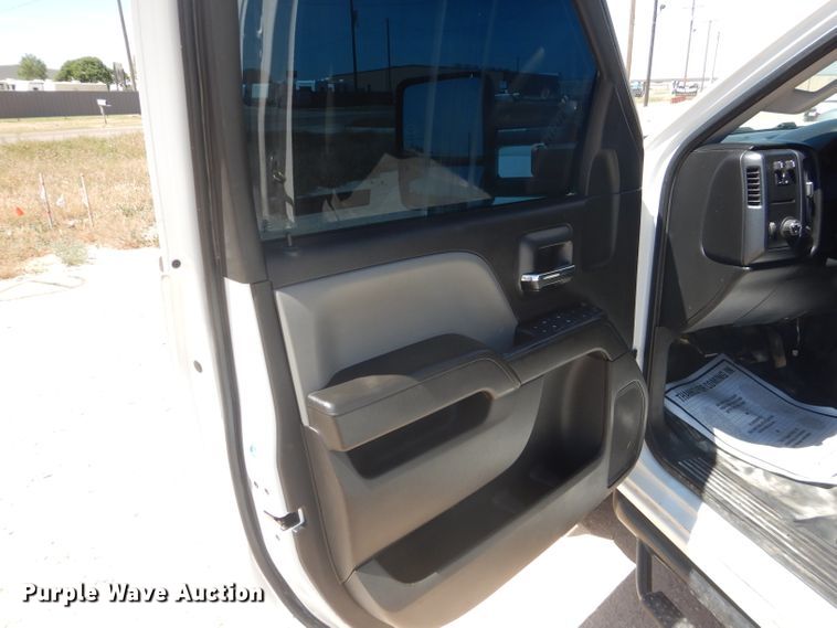 image for item HC9021 2017 Chevrolet Silverado 3500HD  Crew Cab pickup truck