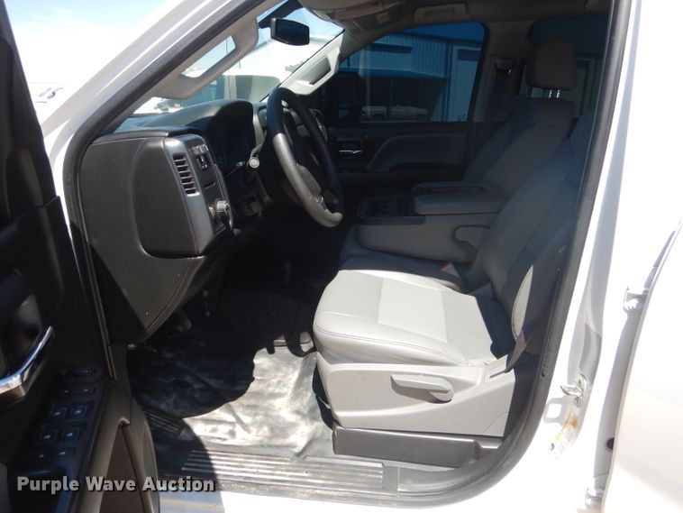 image for item HC9021 2017 Chevrolet Silverado 3500HD  Crew Cab pickup truck