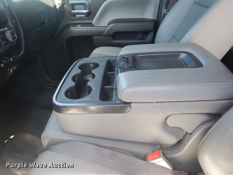 image for item HC9021 2017 Chevrolet Silverado 3500HD  Crew Cab pickup truck