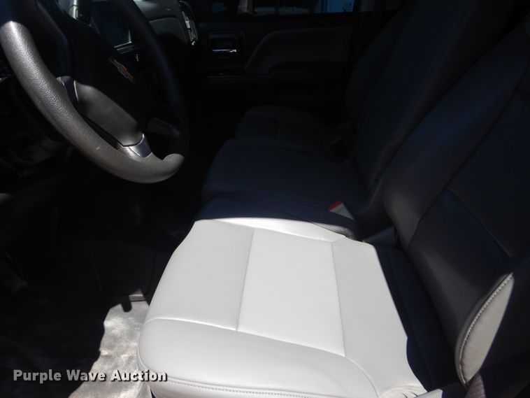 image for item HC9021 2017 Chevrolet Silverado 3500HD  Crew Cab pickup truck