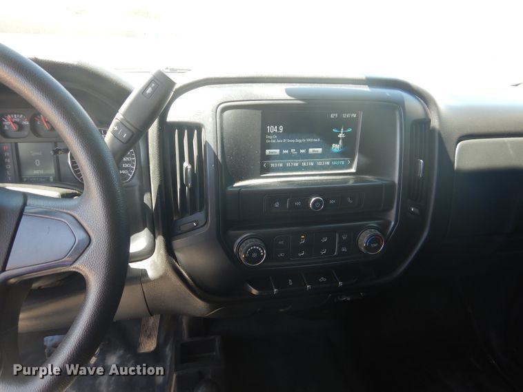 image for item HC9021 2017 Chevrolet Silverado 3500HD  Crew Cab pickup truck