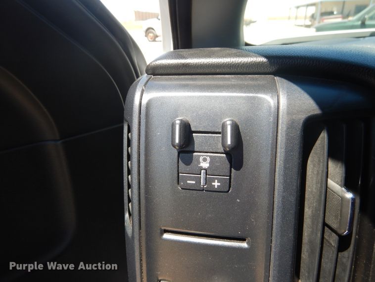 image for item HC9021 2017 Chevrolet Silverado 3500HD  Crew Cab pickup truck