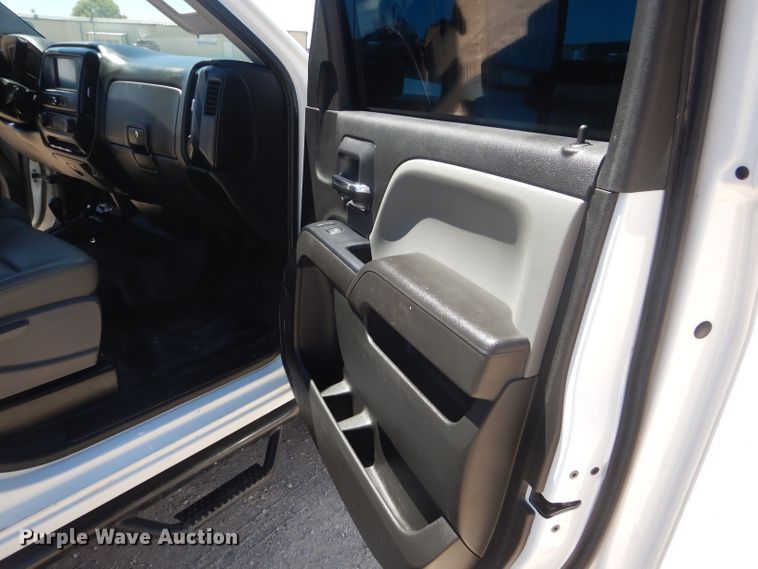 image for item HC9021 2017 Chevrolet Silverado 3500HD  Crew Cab pickup truck