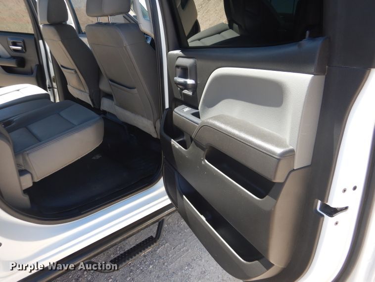 image for item HC9021 2017 Chevrolet Silverado 3500HD  Crew Cab pickup truck