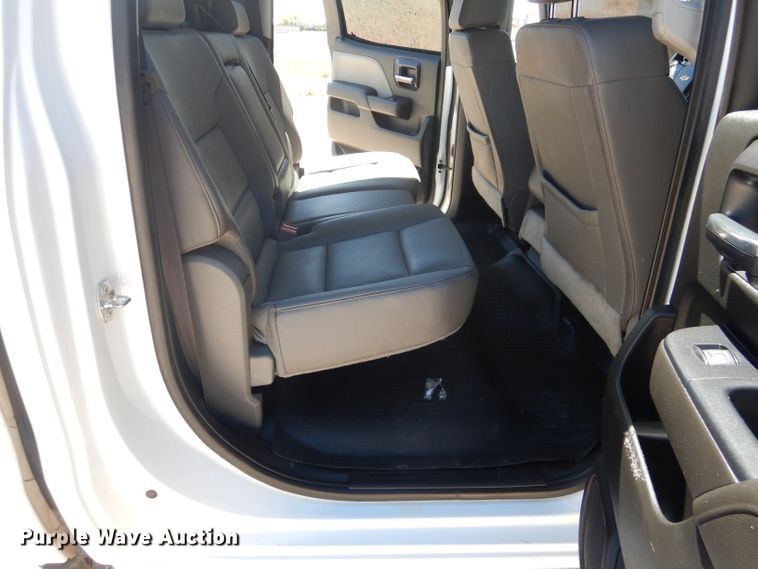 image for item HC9021 2017 Chevrolet Silverado 3500HD  Crew Cab pickup truck