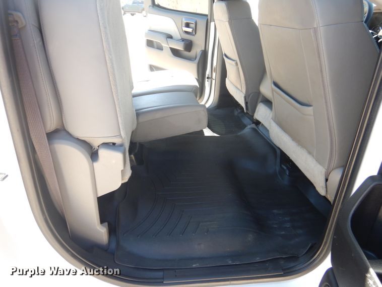 image for item HC9021 2017 Chevrolet Silverado 3500HD  Crew Cab pickup truck