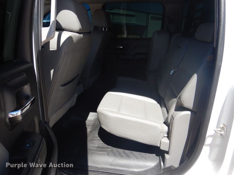 image for item HC9021 2017 Chevrolet Silverado 3500HD  Crew Cab pickup truck