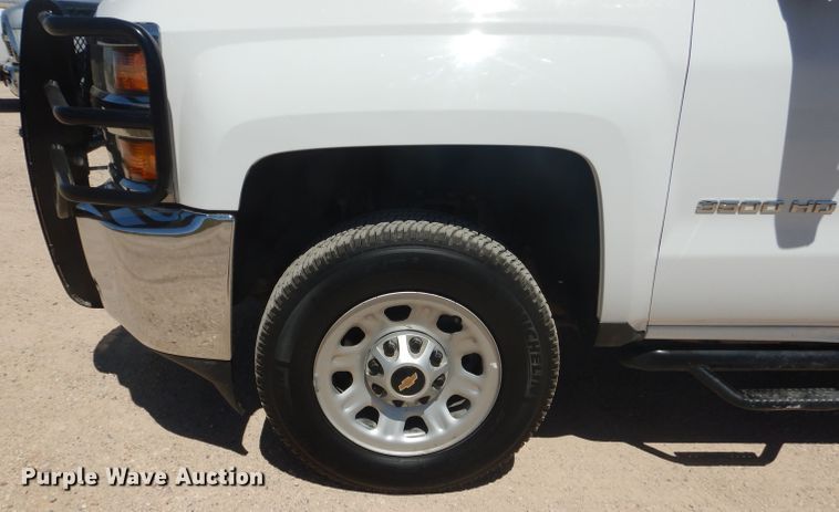 image for item HC9021 2017 Chevrolet Silverado 3500HD  Crew Cab pickup truck