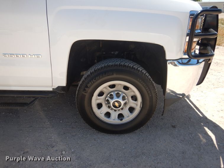 image for item HC9021 2017 Chevrolet Silverado 3500HD  Crew Cab pickup truck