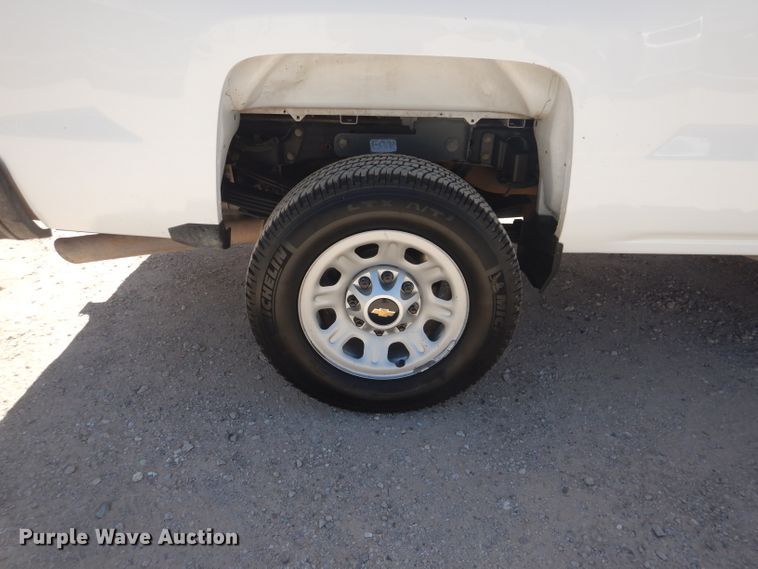 image for item HC9021 2017 Chevrolet Silverado 3500HD  Crew Cab pickup truck