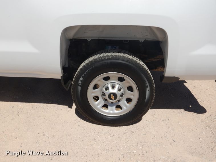 image for item HC9021 2017 Chevrolet Silverado 3500HD  Crew Cab pickup truck