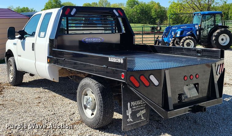 image for item K5829 2006 Ford F250 Super Duty  SuperCab flatbed pickup truck