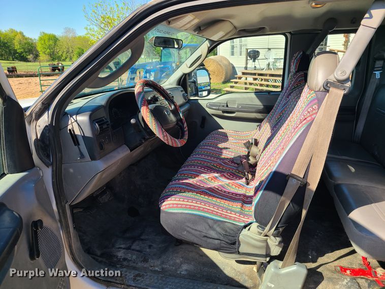 image for item K5829 2006 Ford F250 Super Duty  SuperCab flatbed pickup truck