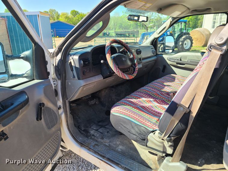 image for item K5829 2006 Ford F250 Super Duty  SuperCab flatbed pickup truck