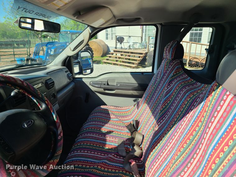 image for item K5829 2006 Ford F250 Super Duty  SuperCab flatbed pickup truck