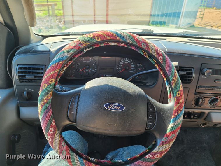 image for item K5829 2006 Ford F250 Super Duty  SuperCab flatbed pickup truck