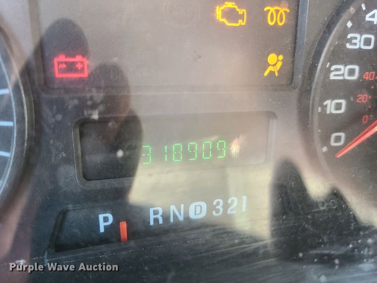 image for item K5829 2006 Ford F250 Super Duty  SuperCab flatbed pickup truck