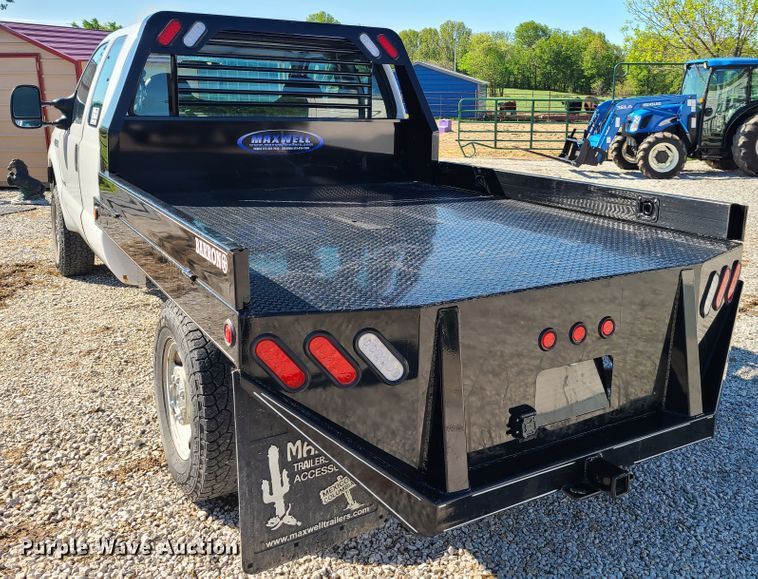 image for item K5829 2006 Ford F250 Super Duty  SuperCab flatbed pickup truck