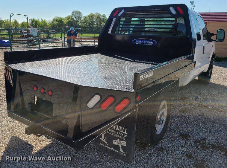 image for item K5829 2006 Ford F250 Super Duty  SuperCab flatbed pickup truck