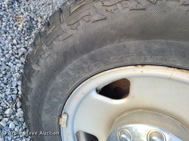 image for item K5829 2006 Ford F250 Super Duty  SuperCab flatbed pickup truck