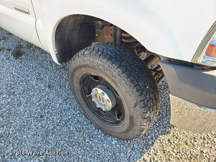 image for item K5829 2006 Ford F250 Super Duty  SuperCab flatbed pickup truck