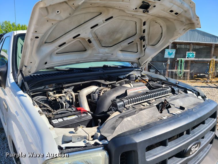 image for item K5829 2006 Ford F250 Super Duty  SuperCab flatbed pickup truck