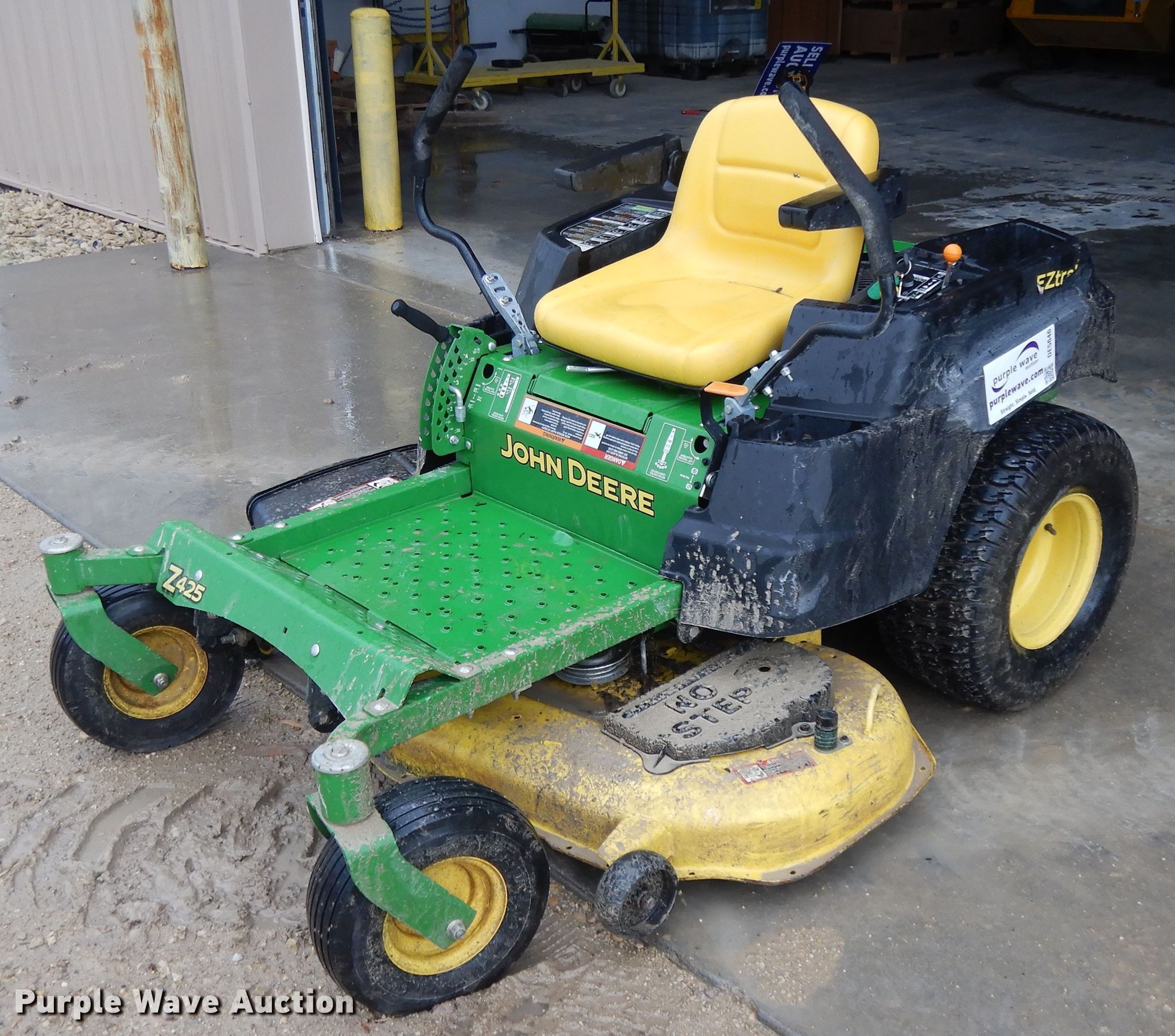 John Deere Z425 ZTR lawn mower in Abilene, KS | Item DE5646 sold